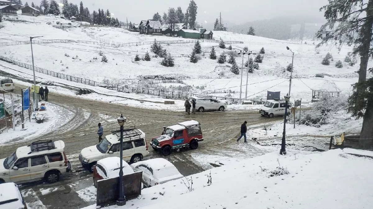 कश्मीर में ठंड का प्रकोप बढ़ा, कई स्थानों पर पारा शून्य से नीचे