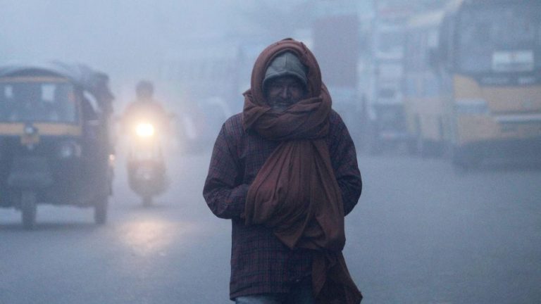 दिल्ली में न्यूनतम तापमान 7 डिग्री सेल्सियस से नीचे किया गया दर्ज