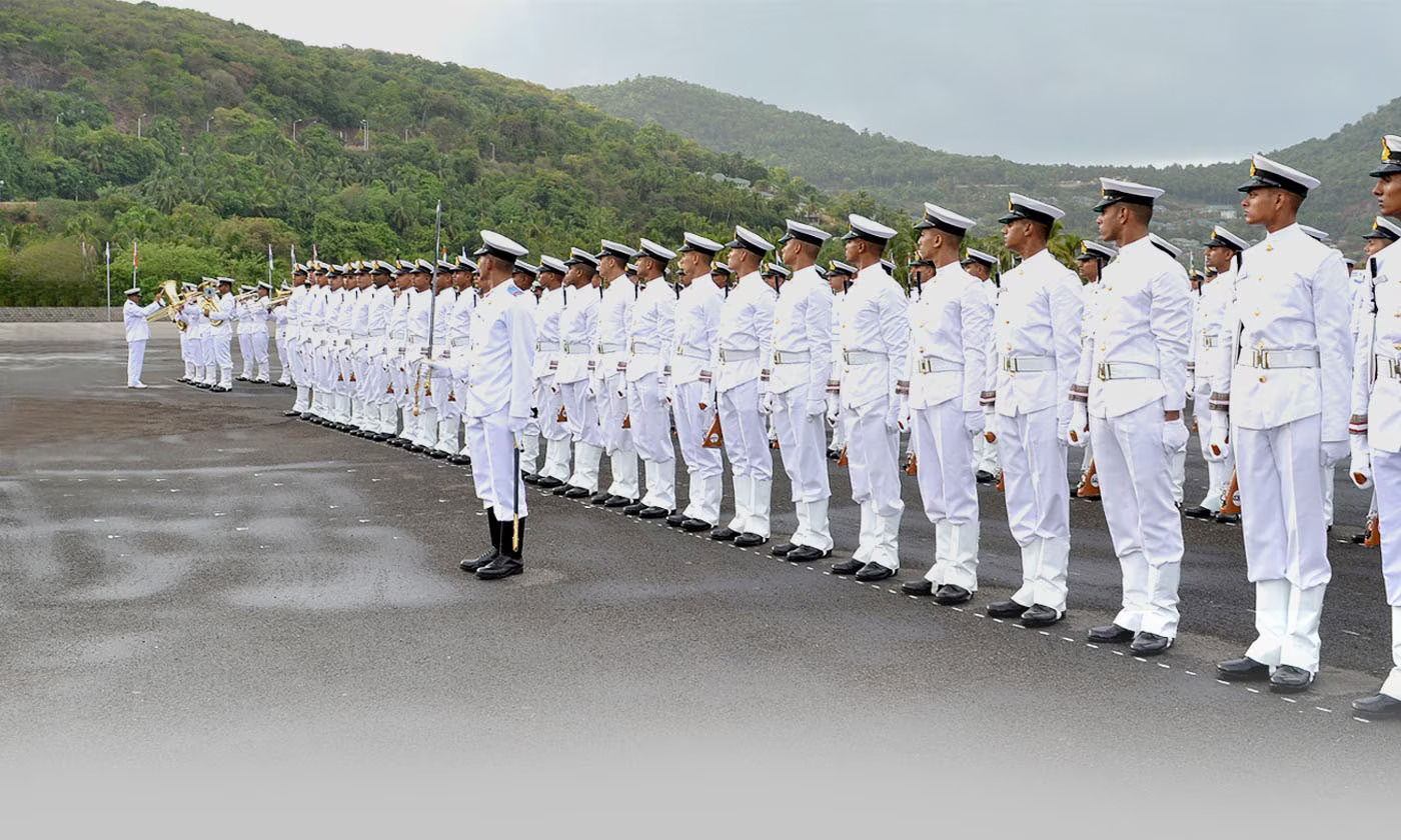 भारतीय नौसेना में निकली बंपर भर्ती, आज से कर सकते हैं आवेदन