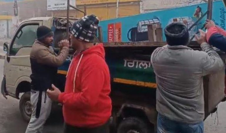 गुरदासपुर नगर परिषद अधिकारियों ने अवैध कब्जों के खिलाफ अभियान चलाया