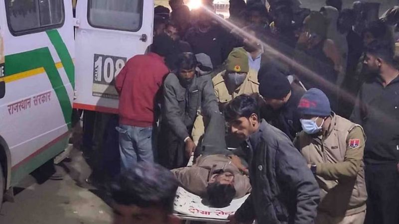 राजस्थान के जैसलमेर में पिकअप वैन से टकराई कार, 4 लोगों की मौत