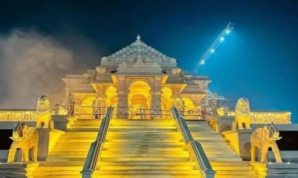 अयोध्या में प्राण प्रतिष्ठा समारोह से पहले राज सदन और पुराने मंदिर हुए जगमग