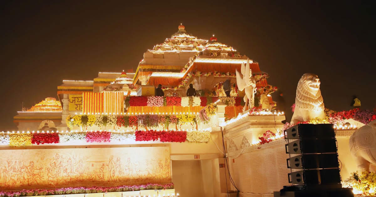 रात में जगमग हुआ अयोध्या का राम मंदिर, दीए जलाने के लिए मंदिरों में उमड़े लोग