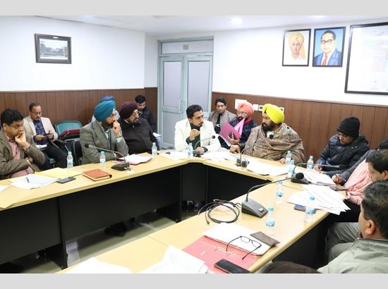 स्थानीय निकाय मंत्री बलकार सिंह ने अधिकारियों को चल रही परियोजनाओं में तेजी लाने के दिए निर्देश