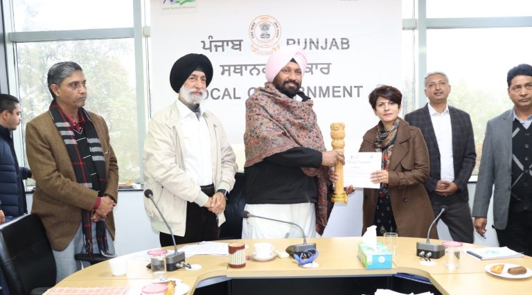 मंत्री बलकार सिंह ने शहरी सौंदर्य प्रतियोगिता के विजेताओं को किया सम्मानित