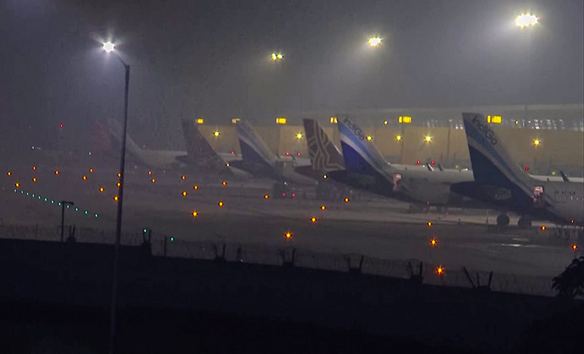 रात भर हुई हल्की बारिश से दिल्ली में कईं उड़ाने प्रभावित, यात्रियों को हुई असुविधा
