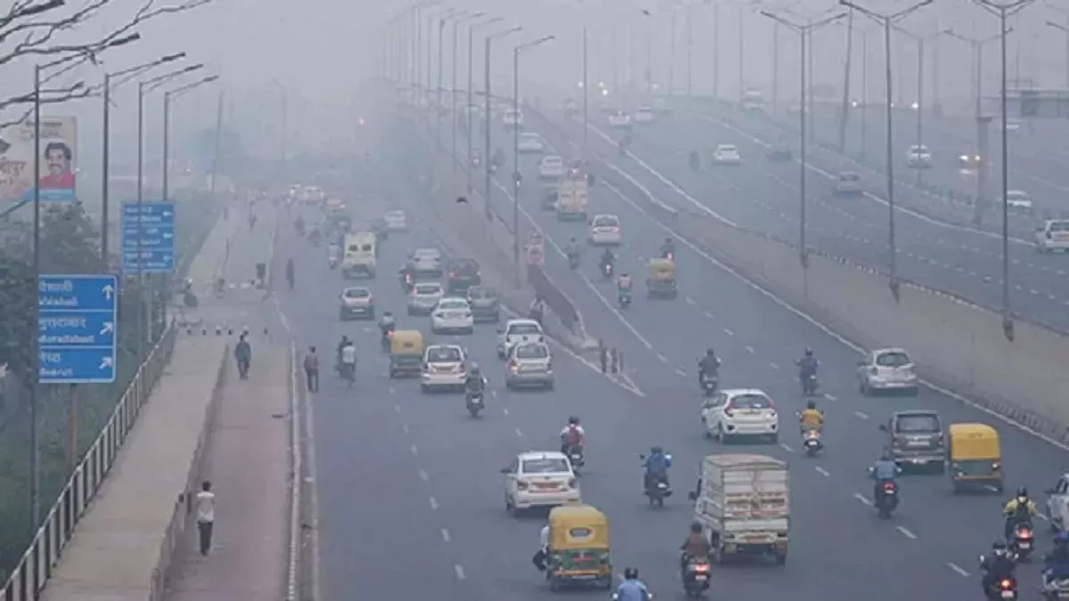 दिल्ली में ठंड से राहत, लेकिन वायु गुणवत्ता 'खराब' श्रेणी में