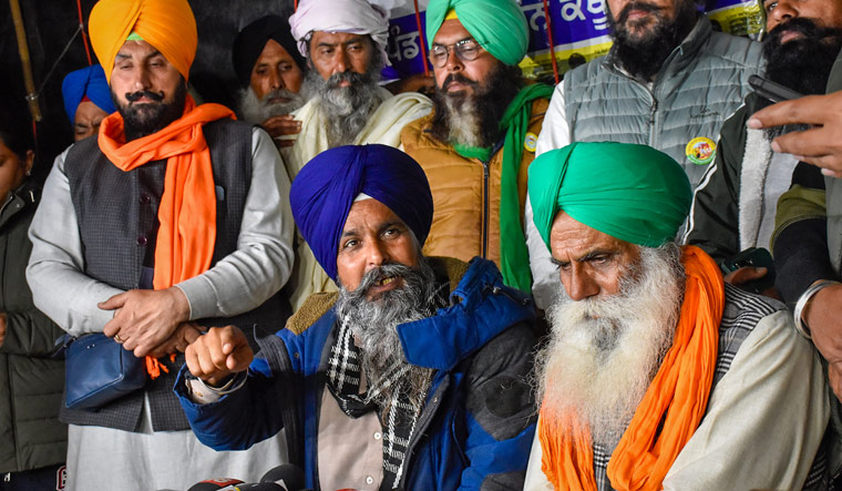 किसानों ने 2 दिनों के लिए ‘दिल्ली चलो’ मार्च रोका, प्रदर्शनकारियों के खिलाफ केंद्र की कार्रवाई की निंदा की