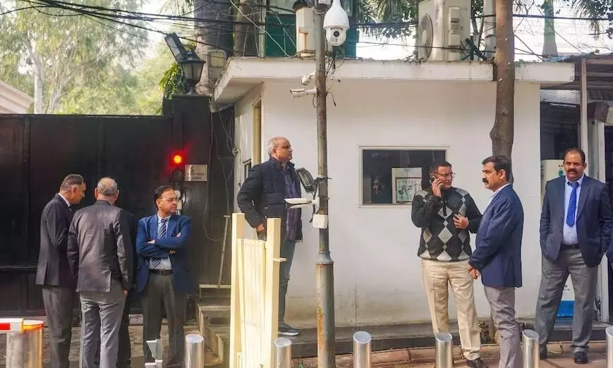 नोटिस देने एक बार फिर आतिशी के आवास पर पहुंची दिल्ली पुलिस