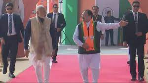 भारत मंडपम पहुंचे PM मोदी, जेपी नड्डा ने शॉल के साथ किया स्वागत