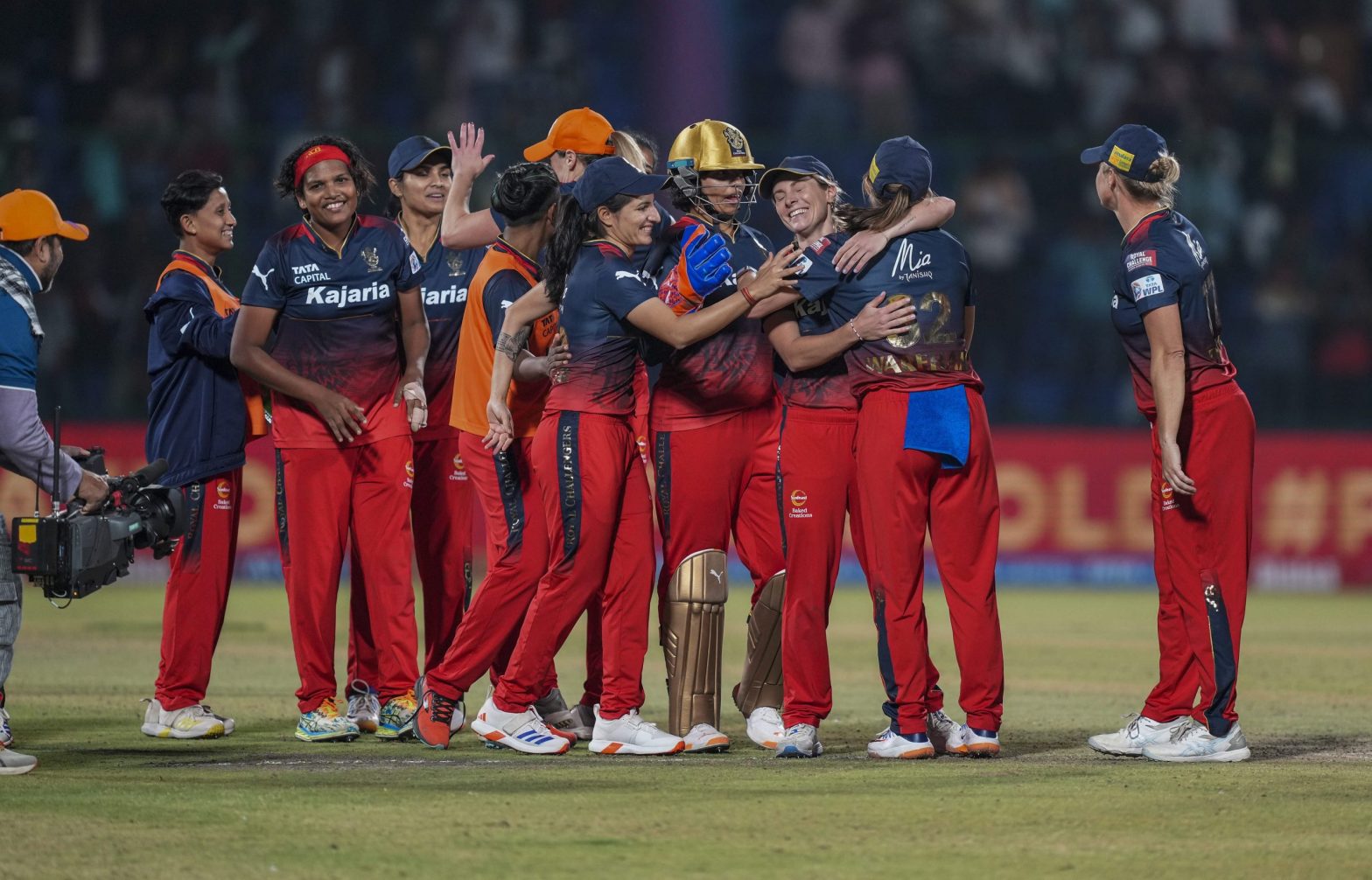 आरसीबी पहली बार डब्ल्यूपीएल फाइनल में, स्पिन तिकड़ी ने मुंबई इंडियंस से छीनी जीत