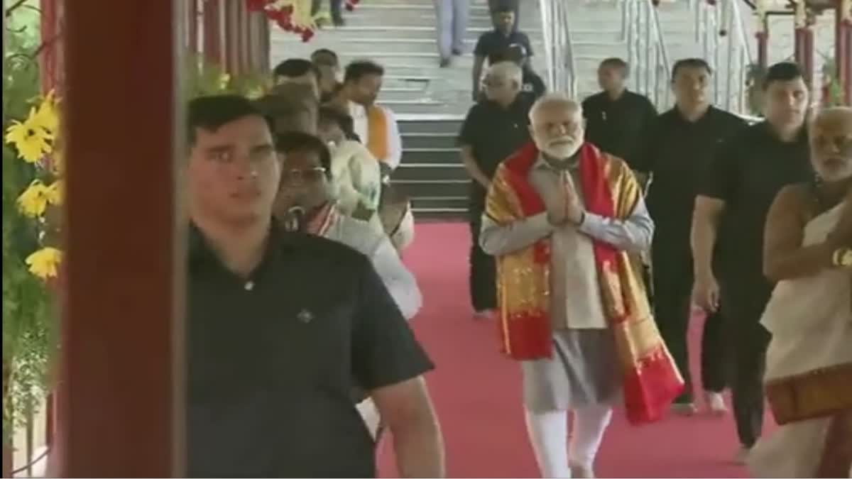 प्रधानमंत्री मोदी ने हैदराबाद के उज्जयिनी महाकाली मंदिर में की पूजा-अर्चना