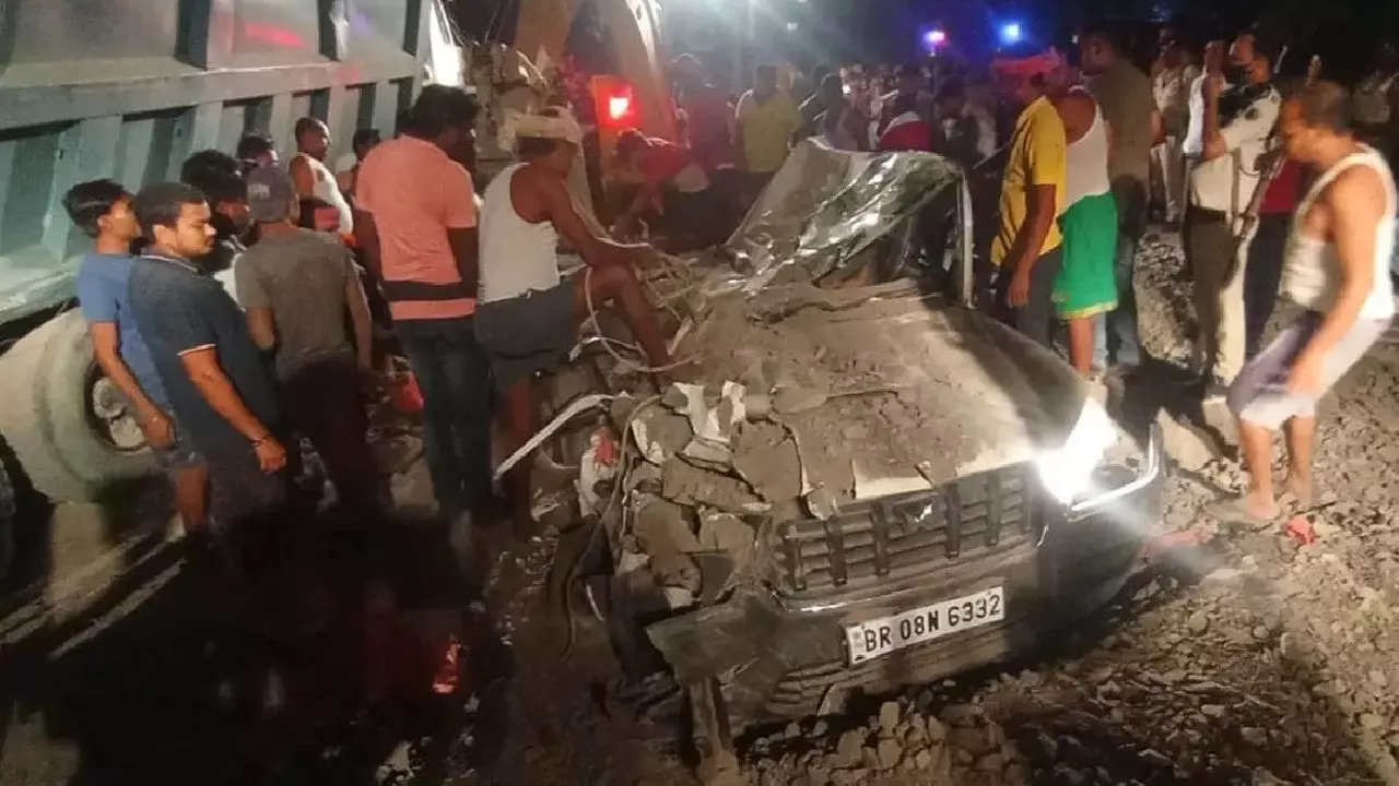 बिहार के भागलपुर में जीप के ऊपर पलटा ट्रक, 6 लोगों की मौत, 3 घायल