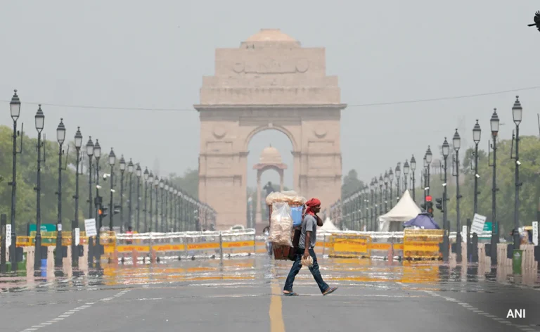 दिल्ली में न्यूनतम तापमान 16.3 डिग्री सेल्सियस, एक्यूआई मध्यम श्रेणी में बरकरार