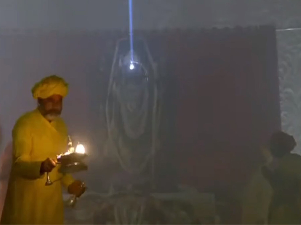 राम नवमी : 'सूर्य तिलक' से जगमगा उठा भगवान राम लला का मस्तक, 3 मिनट तक माथे पर पड़ी रोशनी