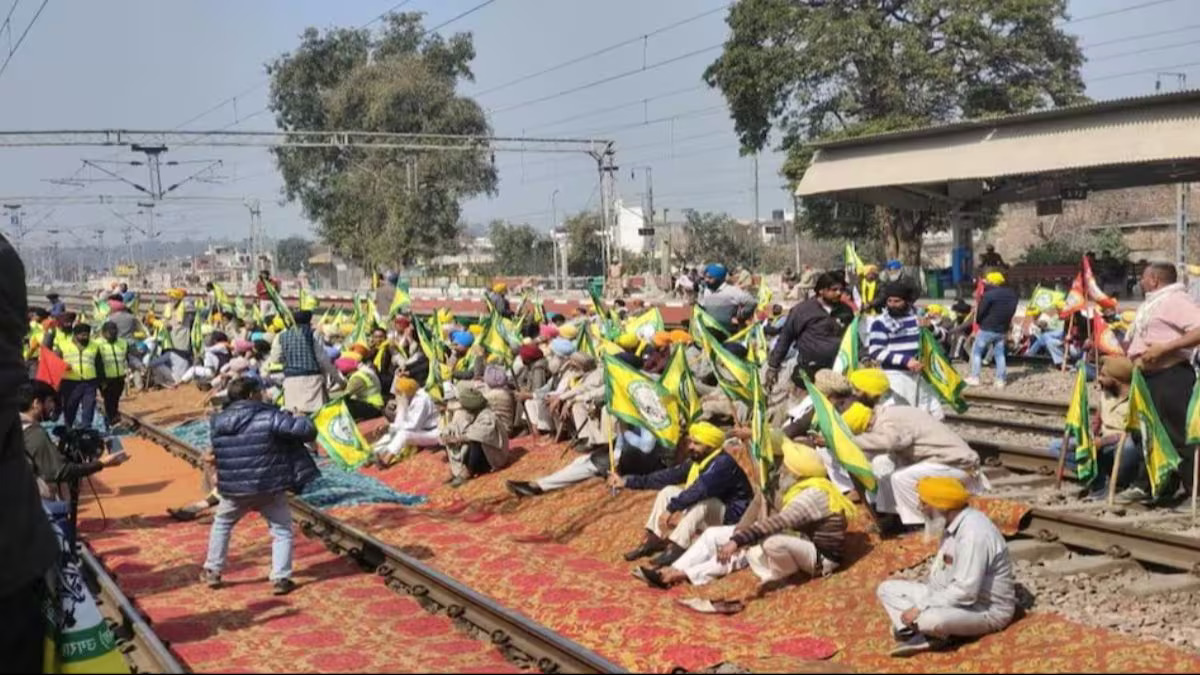 शंभू स्टेशन पर किसानों का विरोध प्रदर्शन 90वें दिन भी जारी, 154 ट्रेनें प्रभावित
