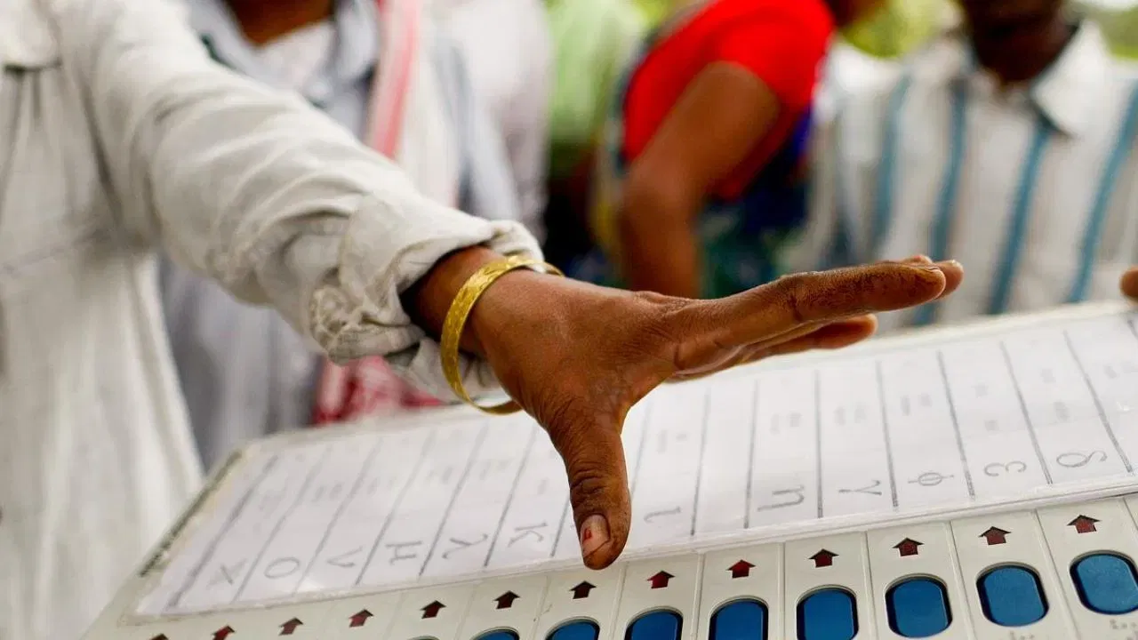 असम में लोकसभा चुनाव के तीसरे और अंतिम चरण में 4 सीटों के लिए मतदान जारी