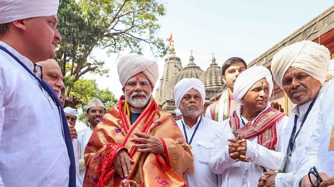 प्रधानमंत्री मोदी ने तेलंगाना के राजराजेश्वर स्वामी मंदिर में पूजा-अर्चना की