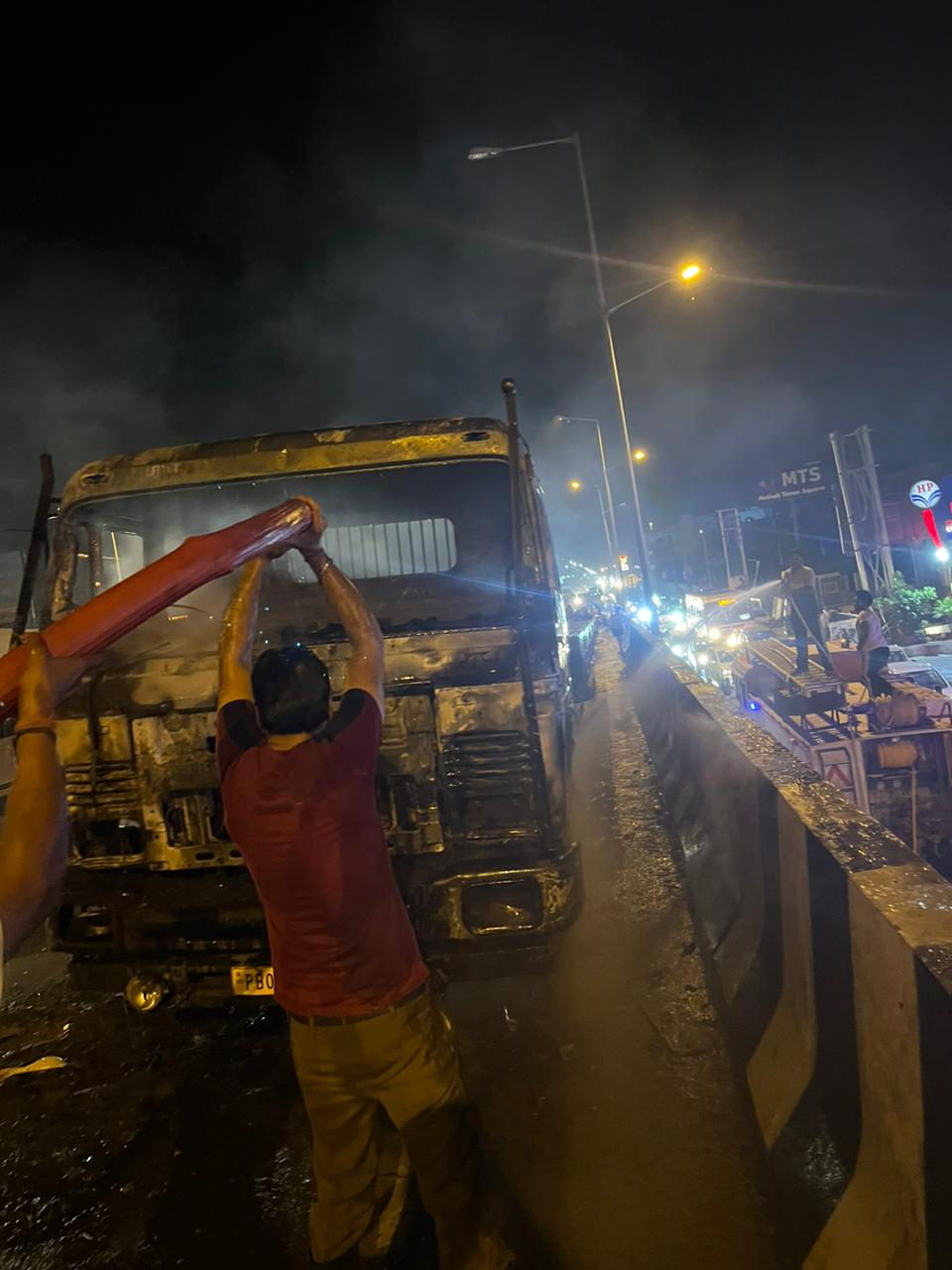 चंडीगढ़-खरड़ हाईवे पर हुआ बड़ा हादसा, एक ट्रक में लगी भीषण आग