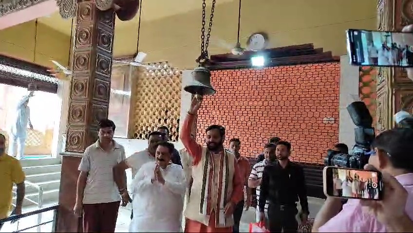 नायब सैनी ने कुरुक्षेत्र के ऐतिहासिक श्री दक्षिण मुखी हनुमान मंदिर में की पूजा अर्चना