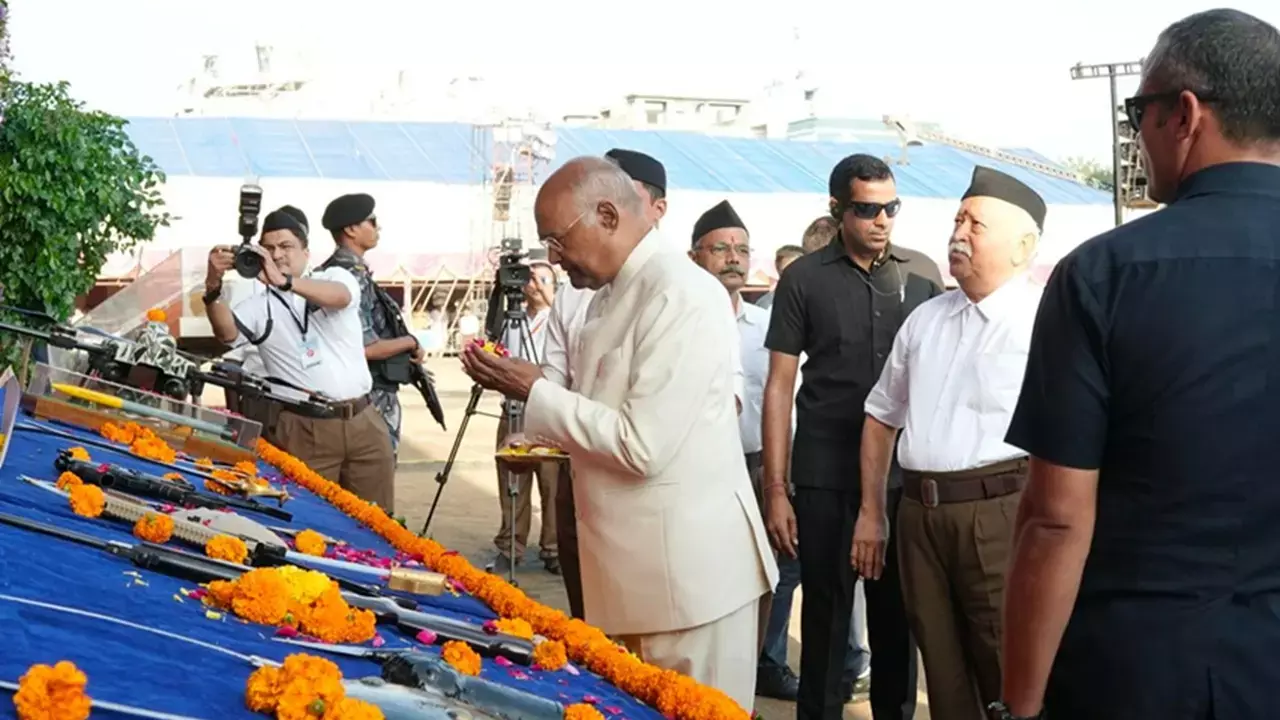 RSS शताब्दी विजयादशमी उत्सव: संघ प्रमुख भागवत ने किया शस्त्र पूजन, हेडगेवार को दी श्रद्धांजलि; पूर्व राष्ट्रपति कोविंद मुख्य अतिथि | /rss-centenary ...