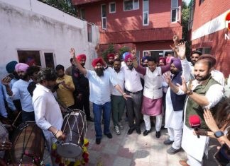 AAP पंजाब ने अरविंद केजरीवाल और नेताओं के हक में अदालत के फैसले का चंडीगढ़ में मनाया जश्न Arvind Kejriwal