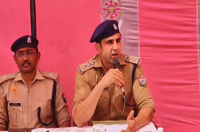 संभल हिंसा मामले में बड़ा एक्शन, Anuj Chaudhary और SHO पर होगी FIR! 12  पुलिसकर्मियों के खिलाफ कोर्ट का सख्त आदेश - fir ordered against asp anuj  chaudhary and 12 other policemen-mobile