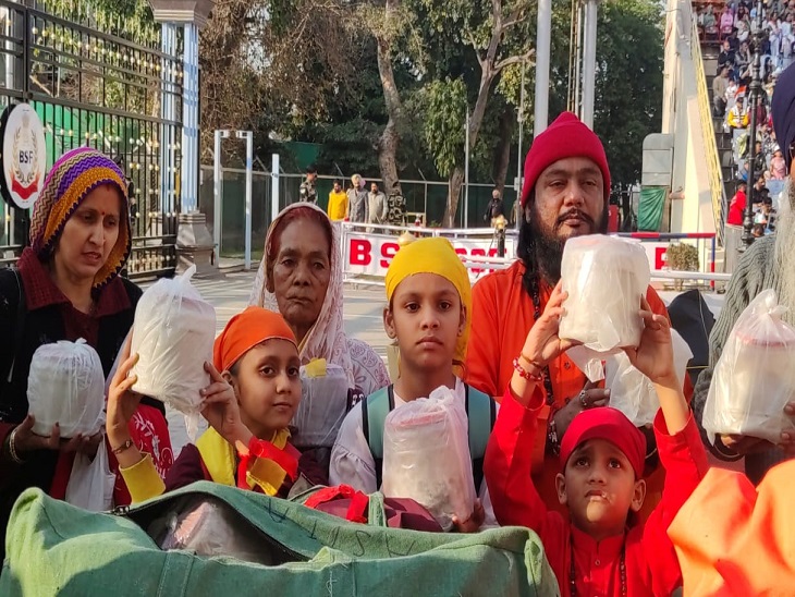 Pakistan Karachi Hindu Shamshan Ghat Asthiyan; Wagah Border | Mahakumbh |  पाकिस्तान से 400 हिंदुओं की अस्थियां भारत पहुंचीं: 8 वर्षों से श्मशान में  मोक्ष प्राप्ति के इंतजार ...
