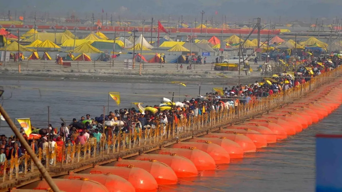 मौनी अमावस्या पर प्रयागराज के 16 घाटों पर चला स्नान-दान का क्रम, 4.36 करोड़  श्रद्धालुओं के स्नान का किया दावा - mauni amavasya above 4 crore devotees  take holy dip in ...