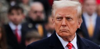 राष्ट्रपति ट्रंप ने फिर मारी पलटी, सभी देशों पर 10 से बढ़ाकर 15% लगाया टैरिफ