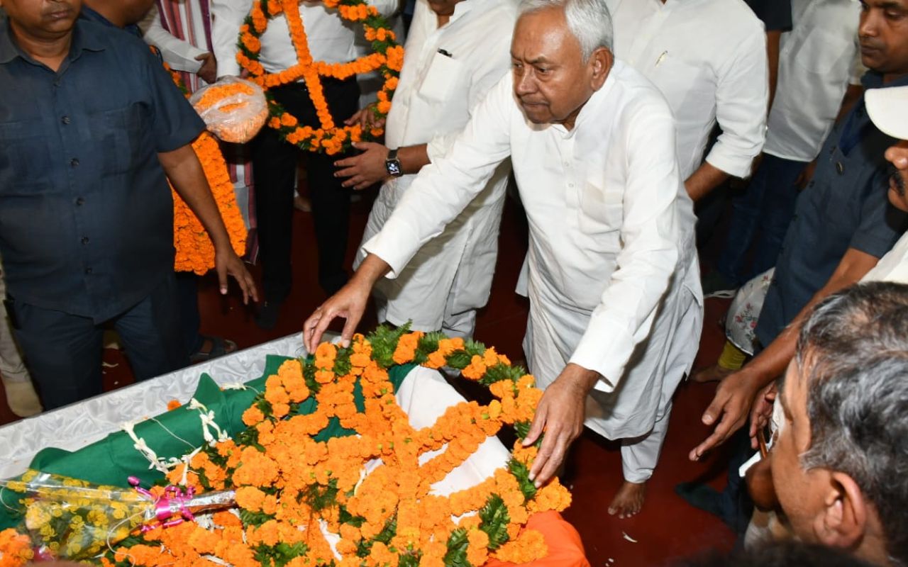 Sharda Sinha Death: बिहार कोकिला शारदा सिन्हा का अंतिम संस्कार कल, CM नीतीश कुमार ने दी भावभीनी श्रद्धांजलि