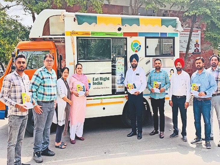 Food safety on wheel van reached Sangrur district, report will be given on  the spot by giving samples | ईट राइट इंडिया मुहिम: फूड सेफ्टी ऑन व्हील वैन  संगरूर जिले में पहुंची,