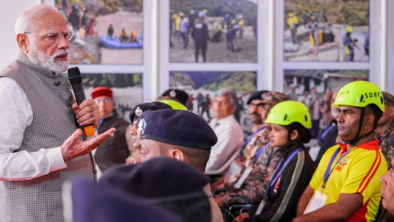उत्तराखंड में आई बाढ़ पर PM मोदी ने की समीक्षा बैठक, 1200 करोड़ रुपये की मदद  का किया ऐलान | PM Modi conducts review meeting for Uttarakhand flood  announces financial assistance of