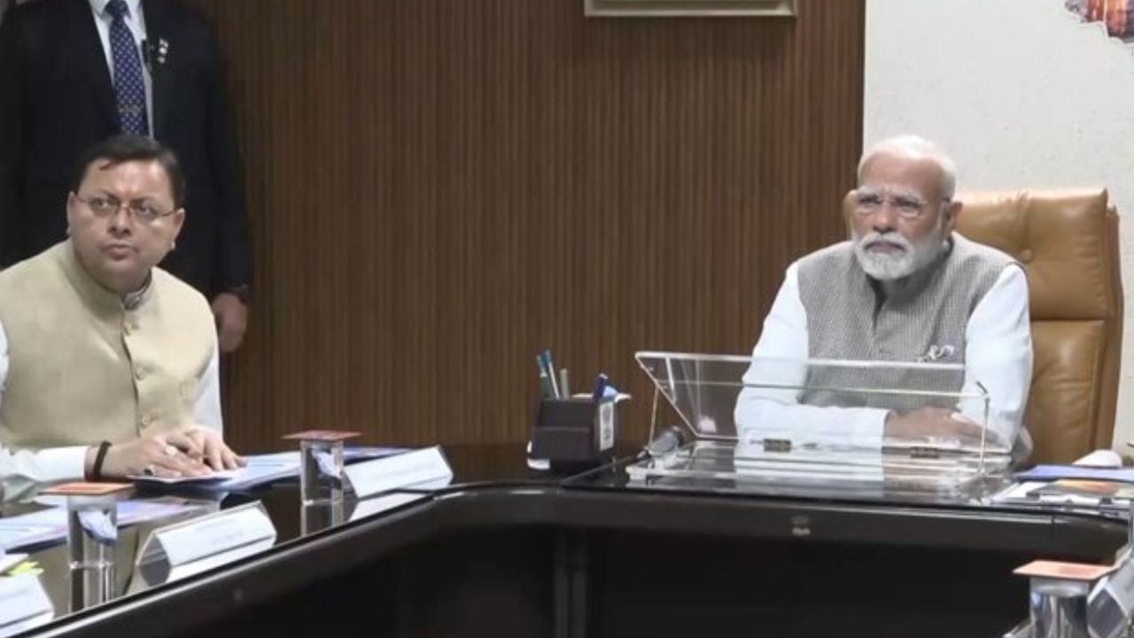 उत्तराखंड में आई बाढ़ पर PM मोदी ने की समीक्षा बैठक, 1200 करोड़ रुपये की मदद  का किया ऐलान | PM Modi conducts review meeting for Uttarakhand flood  announces financial assistance of