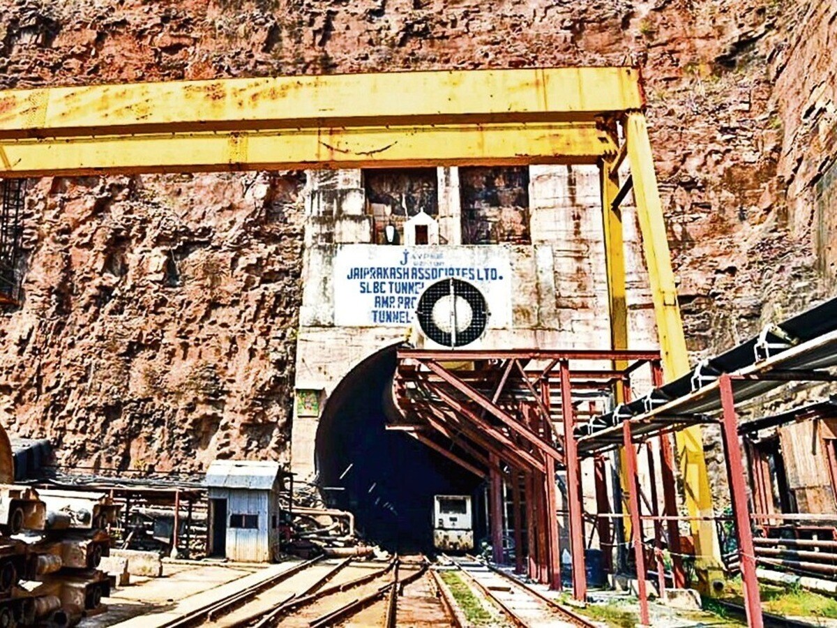 jharkhand 3 labourer stuck in telangana tunnel collapse तेलंगाना सुरंग हादसा, झारखंड के 3 श्रमिक भी फंसे, Jharkhand Hindi News - Hindustan