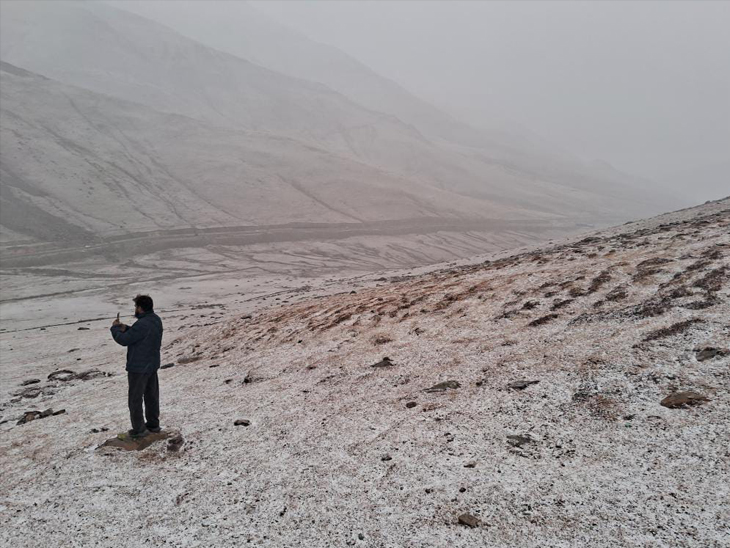 First snowfall of the season in Kashmir and Ladakh | कश्मीर-लद्दाख में सीजन  की पहली बर्फबारी: ऐतिहासिक मुगल रोड बंद, स्की रिसॉर्ट में पर्यटक उमड़े; कुछ  दिन हल्की ...