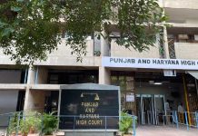 गुरदासपुर एनकाउंटर केस में मृतक की मां पहुंची कोर्ट, CBI या रिटायर जज से जांच करने की उठाई मांग गुरदासपुर एनकाउंटर केस