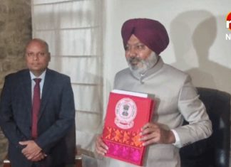 पंजाब बजट की खास झलकियां, फुलकारी कवर में बजट, वित्त मंत्री चीमा ने मां के छूए पैर Punjab Budget 2026