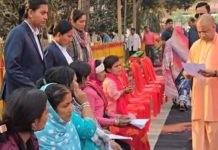 CM योगी ने जनता दर्शन में सुनी लोगों की समस्याएं, अधिकारियों को समाधान के लिए दिए सख्त निर्देश CM योगी