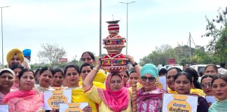 पंजाब सरकार के महिला वित्तीय सहायता के ऐलान से खुशी की लहर; पंजाब भर में महिलाओं ने जागो निकालकर मनाई खुशी