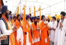 अमृतसर में हर्षोल्लास के साथ मनाया जा रहा है होला मोहल्ला, श्री हरमंदिर साहिब से निकाला गया विशेष नगर कीर्तन होला मोहल्ला