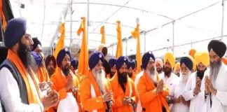 अमृतसर में हर्षोल्लास के साथ मनाया जा रहा है होला मोहल्ला, श्री हरमंदिर साहिब से निकाला गया विशेष नगर कीर्तन होला मोहल्ला