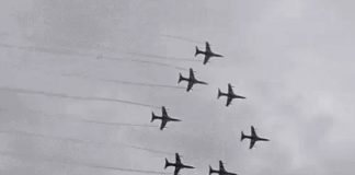 चंडीगढ़ सुखना लेक पर दो दिवसीय एयर शो का आयोजन, भारी संख्या में पहुंचे लोग चंडीगढ़ सुखना लेक