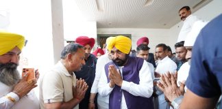 वृंदावन नाव हादसे पर CM भगवंत मान सक्रिय, पीड़ित परिवारों से मिले, हर संभव मदद का दिया भरोसा