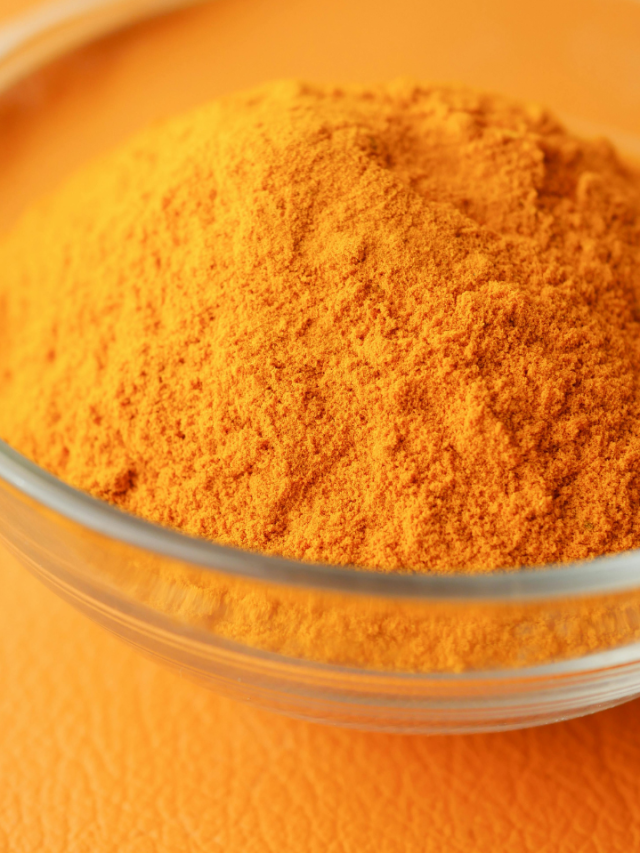 रोजाना पिएं हल्दी का पानी, ये 5 समस्याएं रहेंगी कोसों दूर