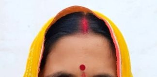 खुशियों के बीच पसरा मातम…बेटी की शादी का पहला कार्ड मंदिर चढ़ाने निकली मां की ट्रेन से कटकर हुई मौत Mahoba accident