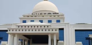 नोएडा से कैसे लीक हुआ AKTU का BTech पेपर? छात्र के मोबाइल में मिला पूरा प्रश्नपत्र, परीक्षा रद्द