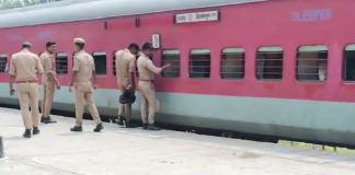 ट्रेन में सीट न मिलने पर फैला दी बम की अफवाह, आरोपी युवक गिरफ्तार ऐशबाग रेलवे स्टेशन