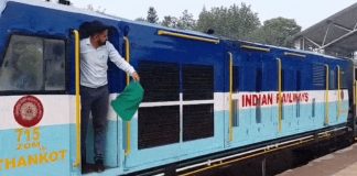 4 साल बाद पठानकोट-जोगिंदरनगर रेल सेवा बहाल, ₹40 में डेस्टिनेशन पर पहुंचेंगे यात्री, पहले ही दिन 60 यात्रियों ने किया सफर