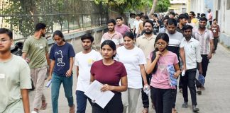 2 लाख सुरक्षाकर्मी, 1.38 लाख CCTV और 51 हजार जैमर… देशभर में अभेद्य सुरक्षा कवच के बीच NEET री-एग्जाम आज, चप्पे-चप्पे पर पुलिस का पहरा